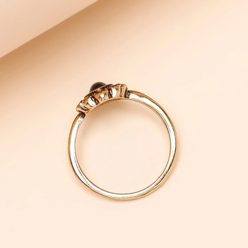 Vintage Woman’s Antique Gold Black Onyx Oval Natural Stone Floral Victorian Ring - Picture 6 of 13